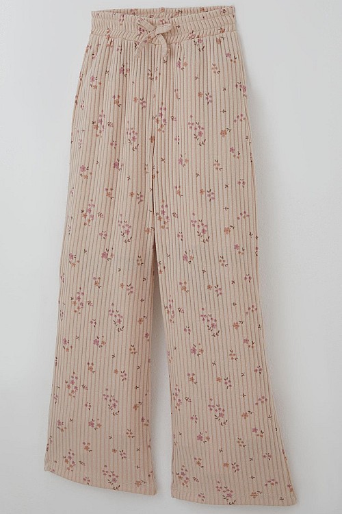 Kız Çocuk Pantolonlu Takım Çiçek Desenli Pembe Arma Aksesuar Detaylı Pudra (4-8 Yaş)