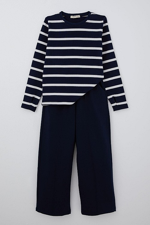 Kız Çocuk Pantolonlu Takım Parmak Geçmeli Arma Detaylı Lacivert (8-14 Yaş)