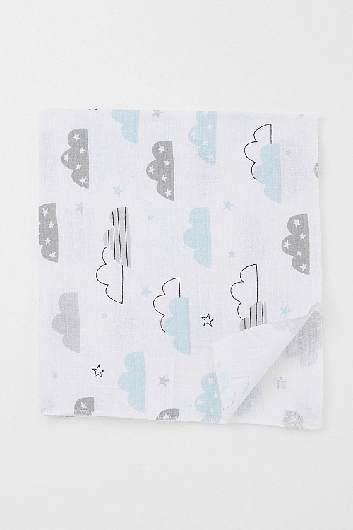 Yenidoğan Bebek Müslin Battaniye Gökyüzü Temalı Bulut Desenli Beyaz (Standart)