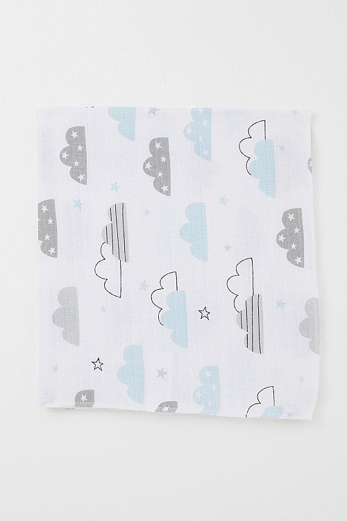 Yenidoğan Bebek Müslin Battaniye Gökyüzü Temalı Bulut Desenli Beyaz (Standart)