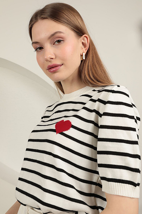 Triko Çizgili Kalp Desenli Kadın Kısa Kol Bluz-Ekru