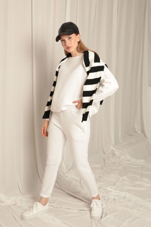 Three Thread Zero Collar Grass Women&#39;s Ecru Sweat