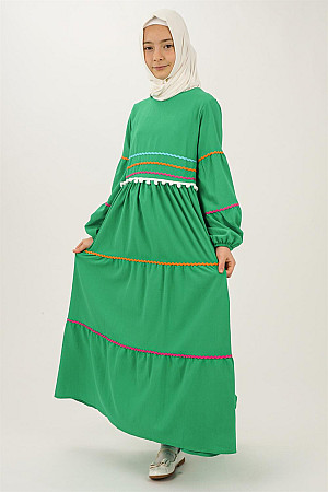 Genç Kız Renk Detaylı Ponponlu Uzun Elbise Yeşil